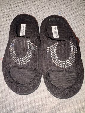 Women’s 5/6 Small True Religion Black Rhinestone Slide Slippers